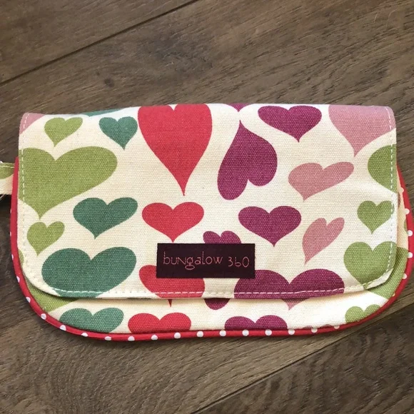 Bungalow 360 Women's Cotton Canvas Heart Wristlet - New with Tags - Picture 2 of 9